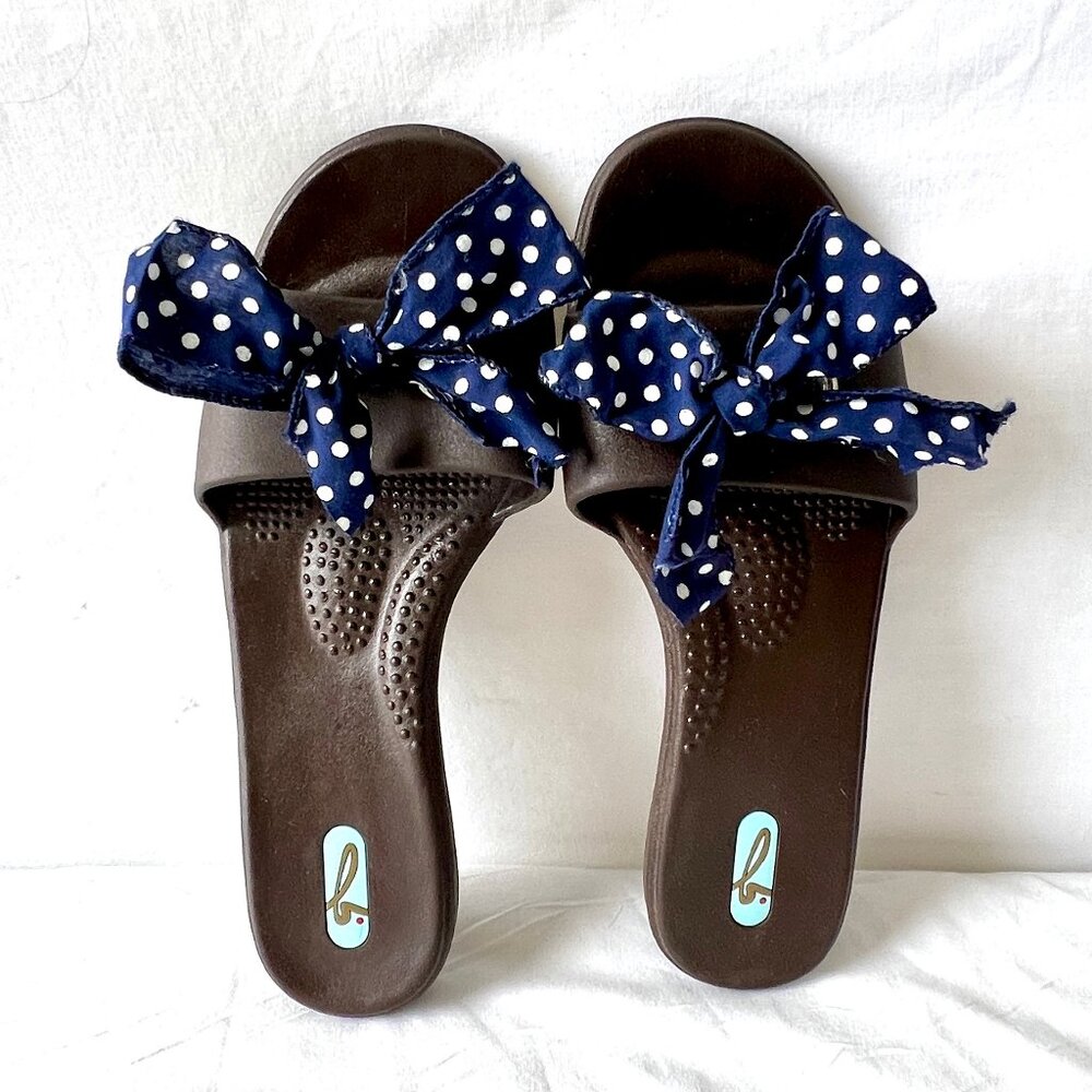 OKA-Bee Slip on Slides, Brown Rubber Flats with Polka-a-Dot Bow, Like New!